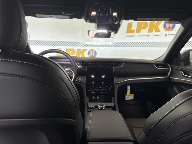 2025 Jeep Grand Cherokee Limited photo 22