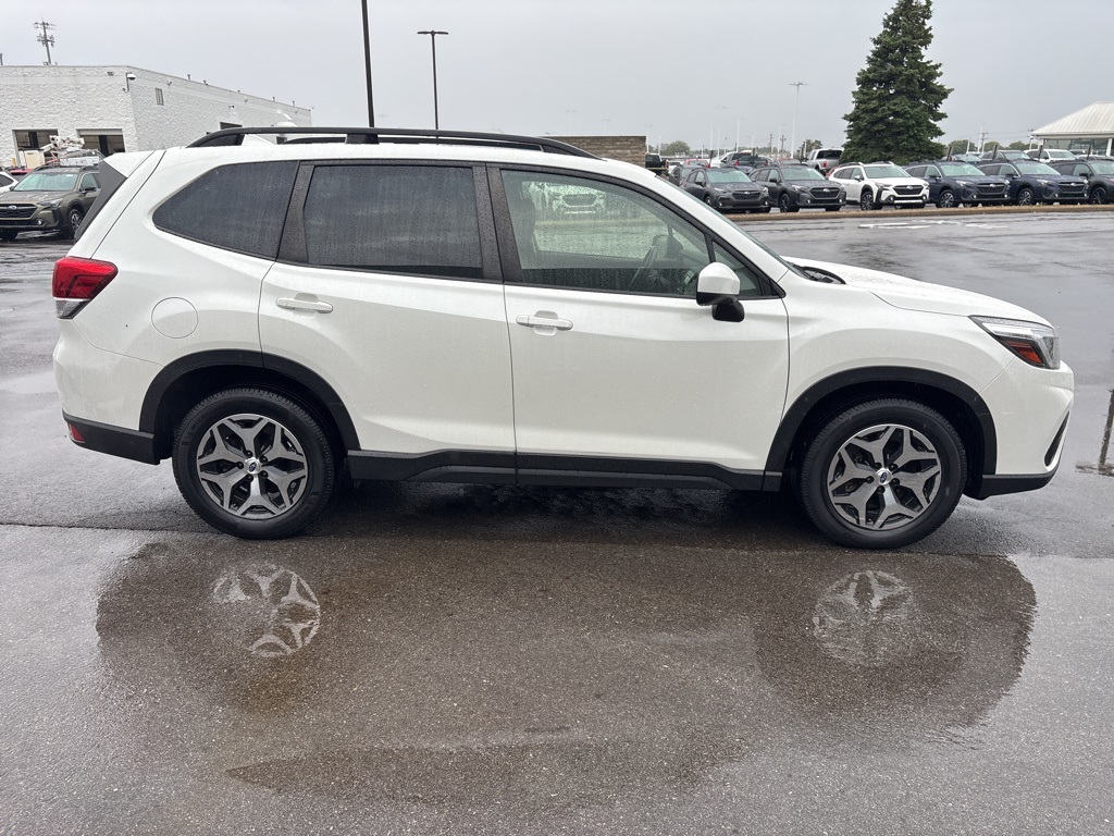 2021 Subaru Forester Premium photo 2