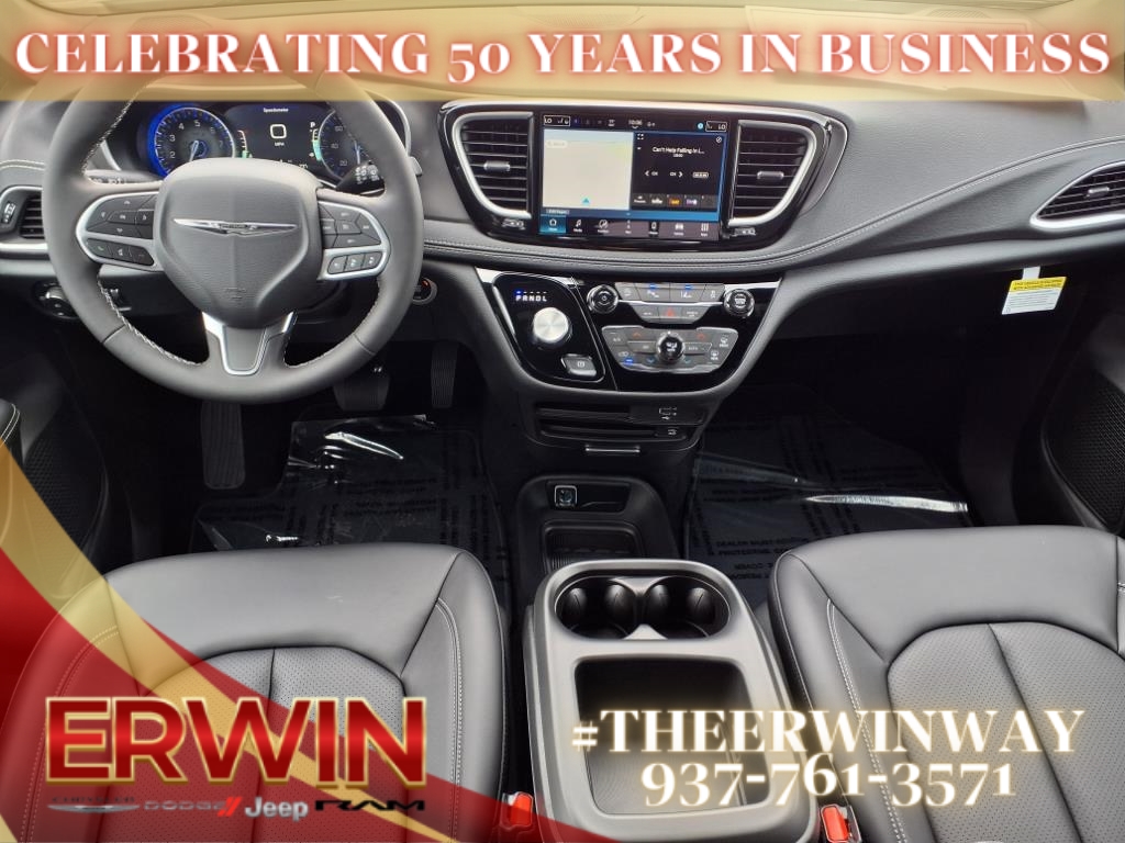 2026 Chrysler Pacifica photo 4