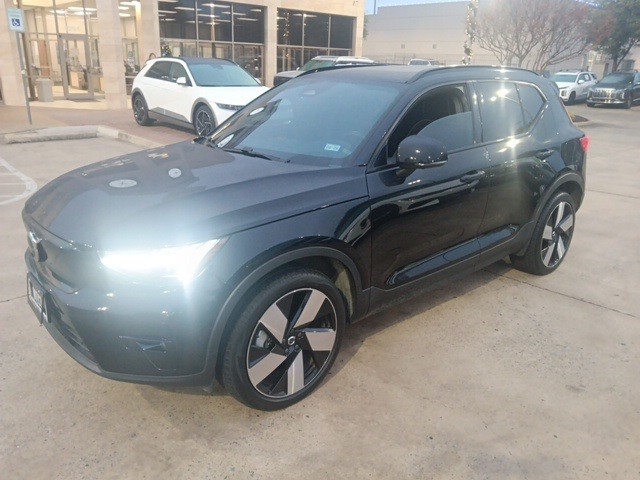 2023 Volvo XC40 Ultimate's photo