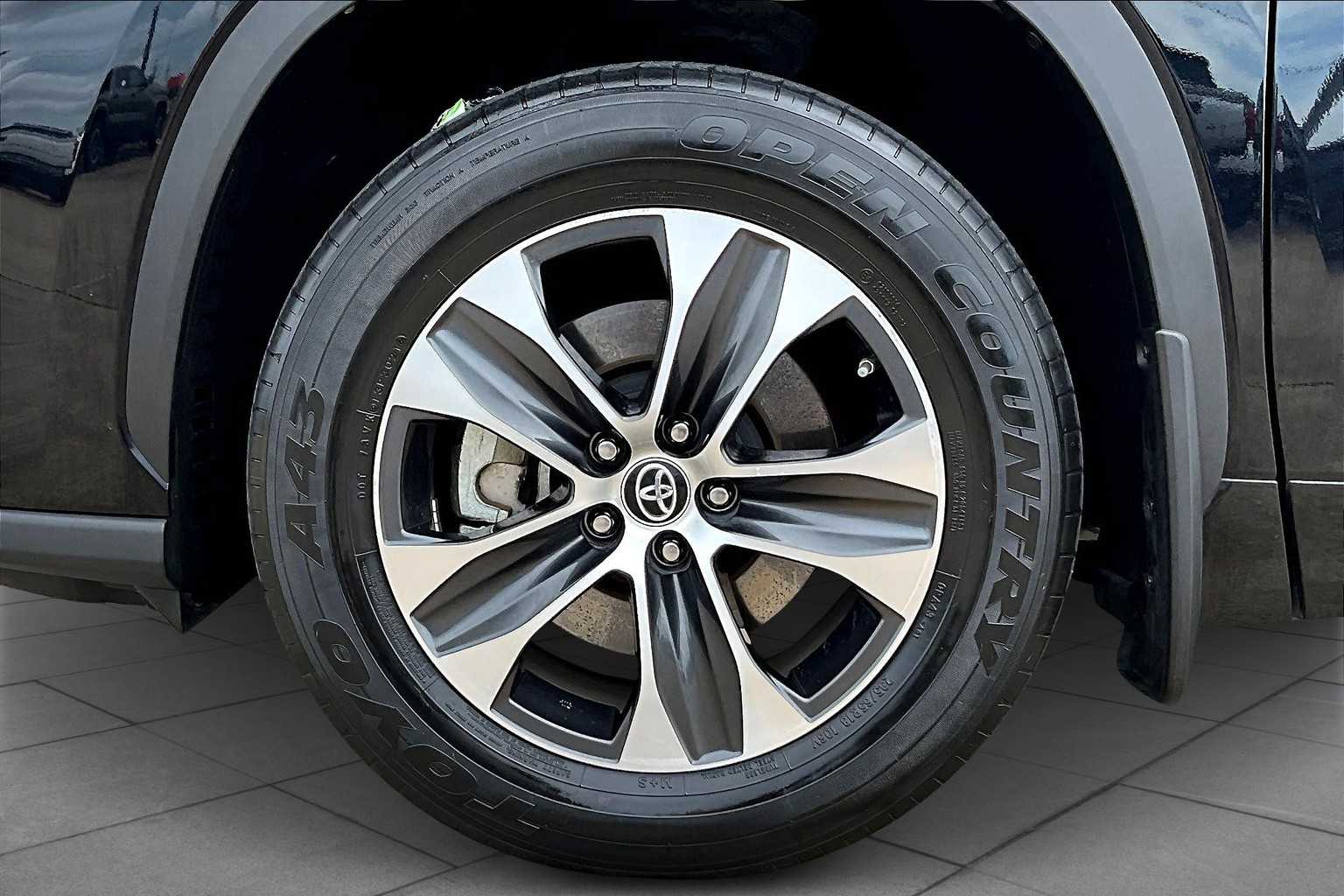 2021 Toyota Highlander Hybrid XLE photo 9