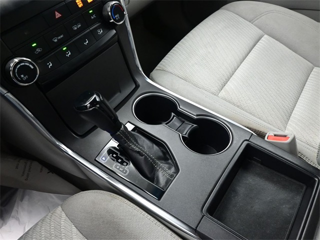 2016 Toyota Camry LE photo 9