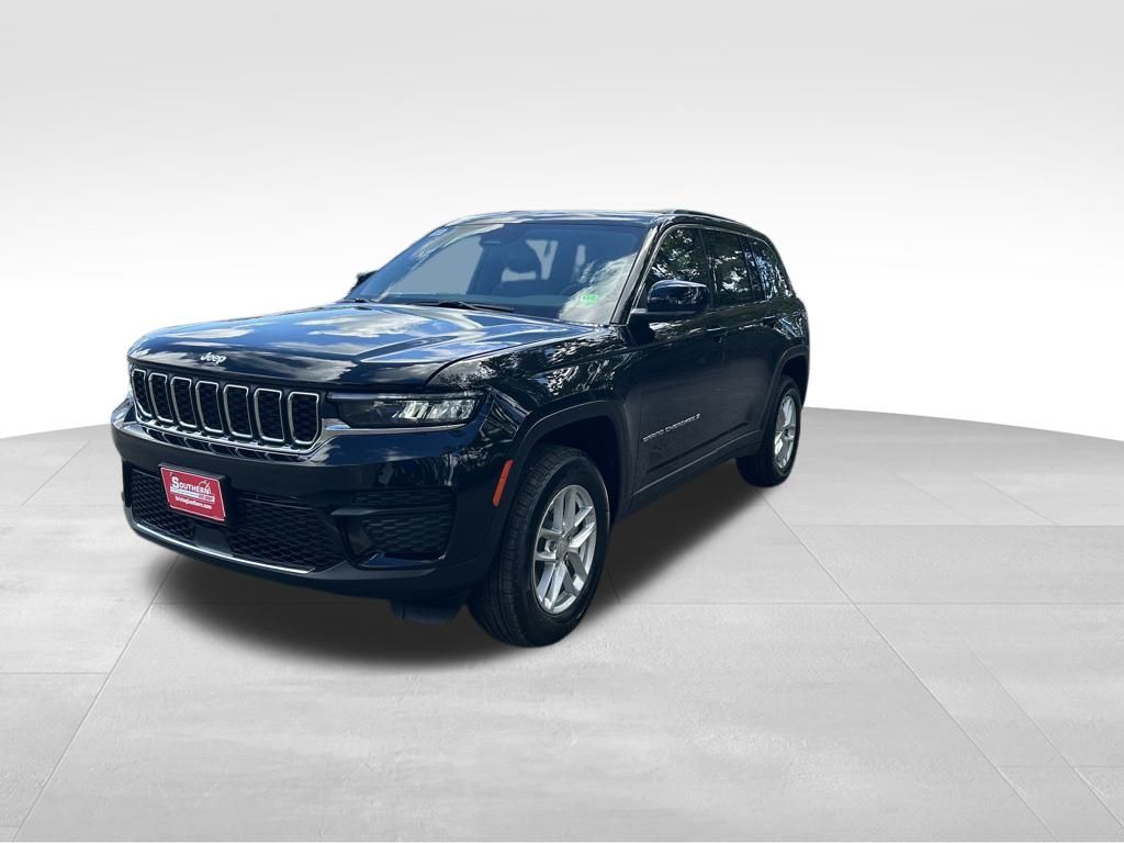 2025 Jeep Grand Cherokee Laredo photo 2