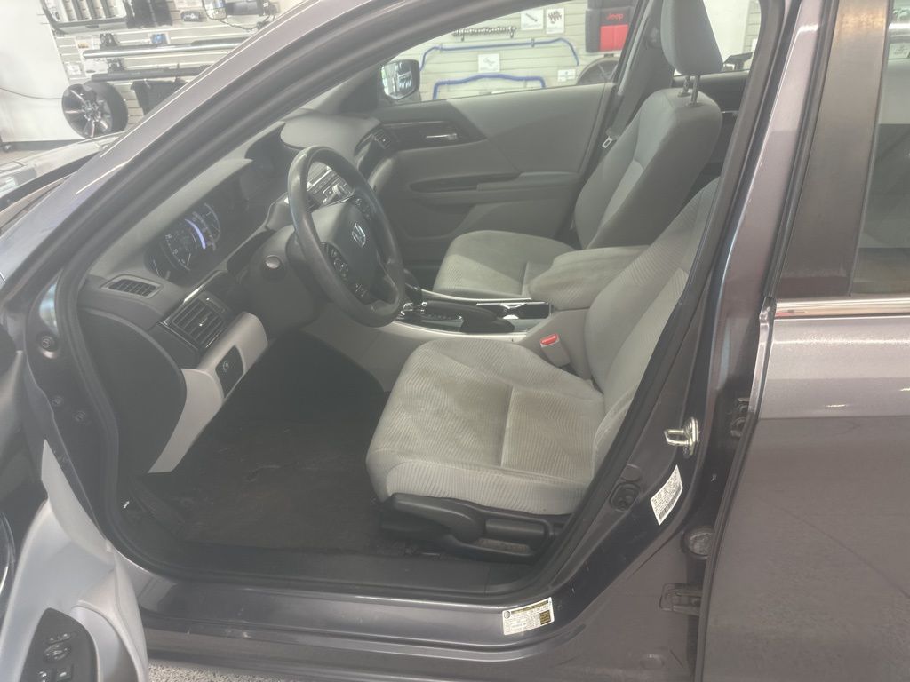 2017 Honda Accord LX photo 5