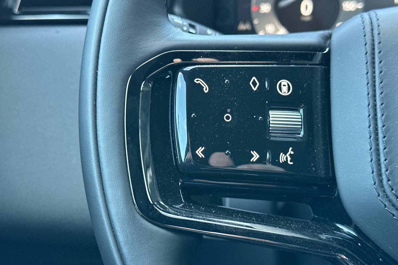 2025 Land Rover Range Rover Velar SE photo 23