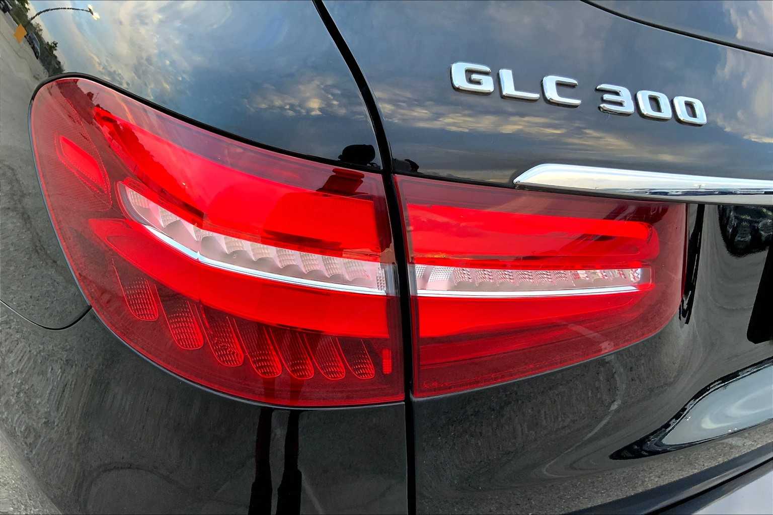 2018 Mercedes Benz GLC 300 photo 23