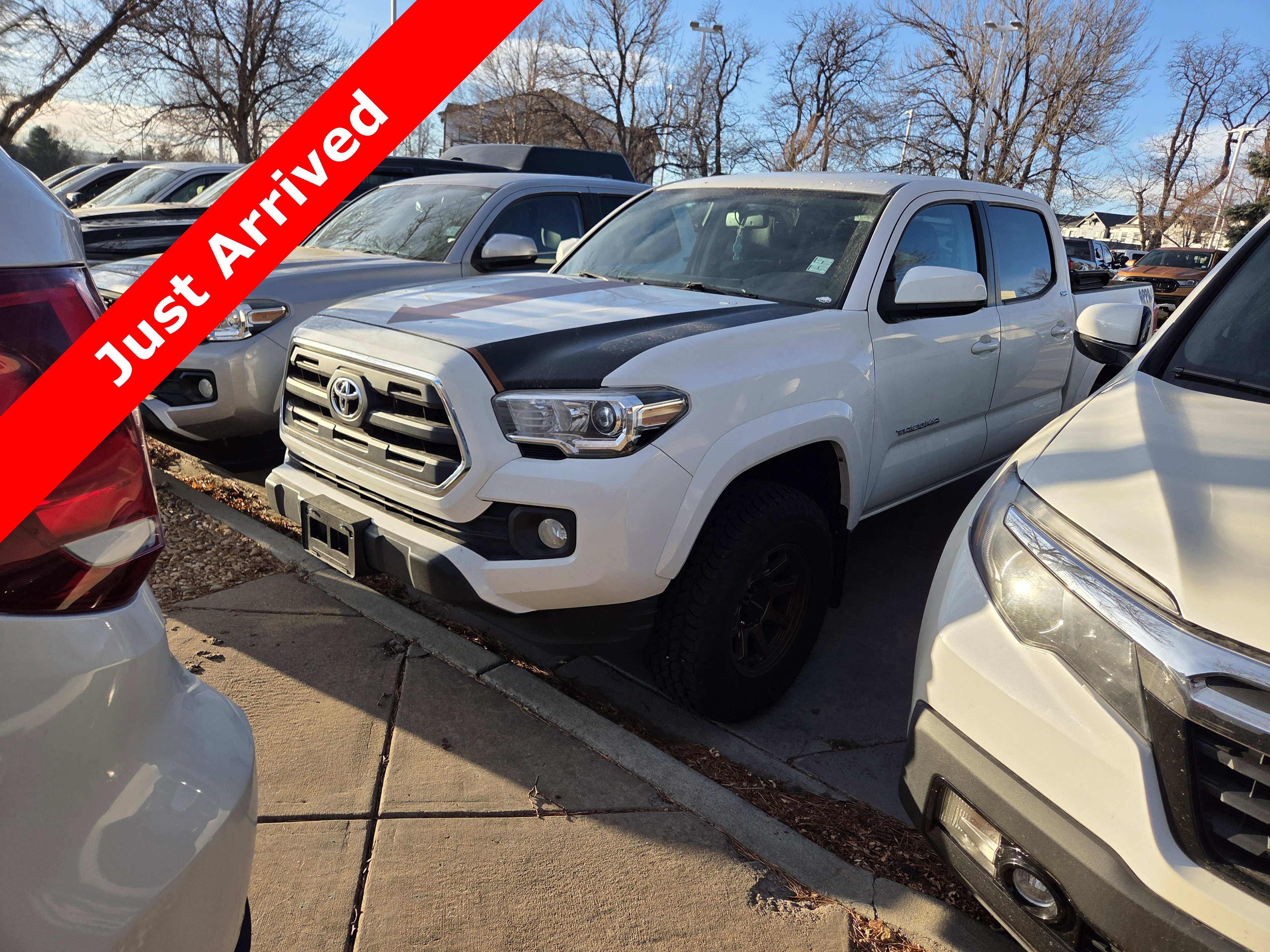 2016 Toyota Tacoma SR5's photo
