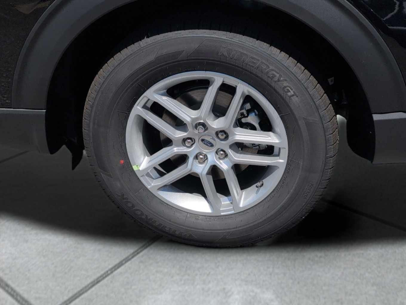 2025 Ford Explorer photo 15