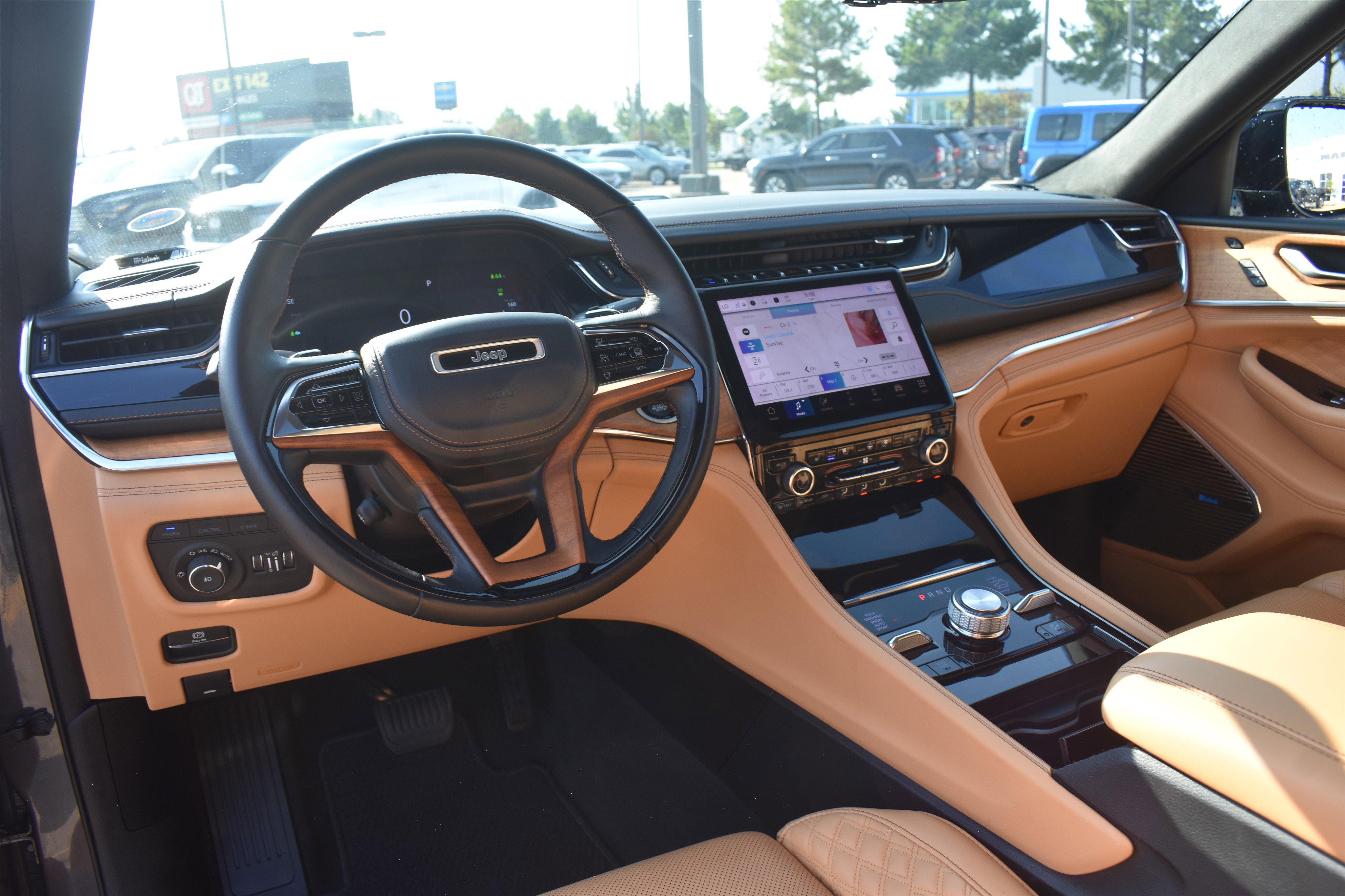 2022 Jeep Cherokee Summit 4xe photo 10