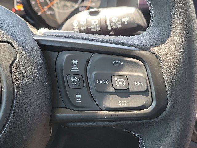 2025 Jeep Wrangler photo 33
