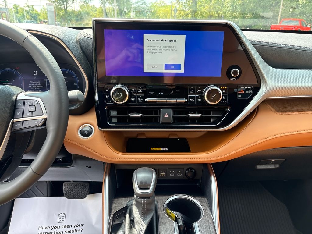 2024 Toyota Highlander Platinum photo 17
