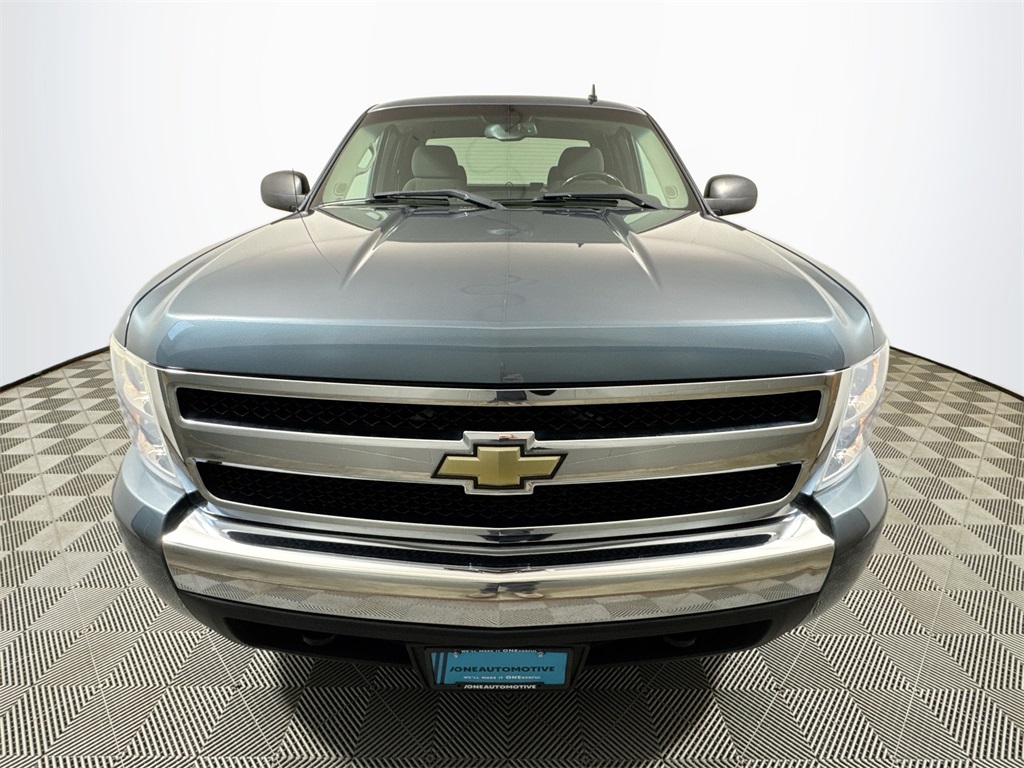2007 Chevrolet Silverado 1500 LT photo 3