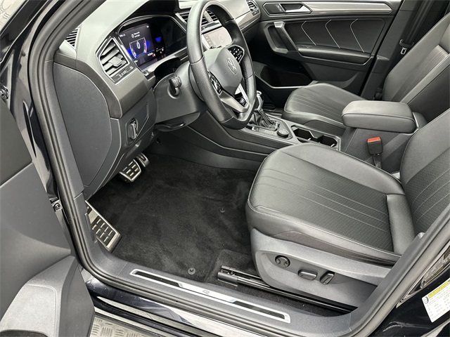 2023 Volkswagen Tiguan SE R-Line Black photo 3