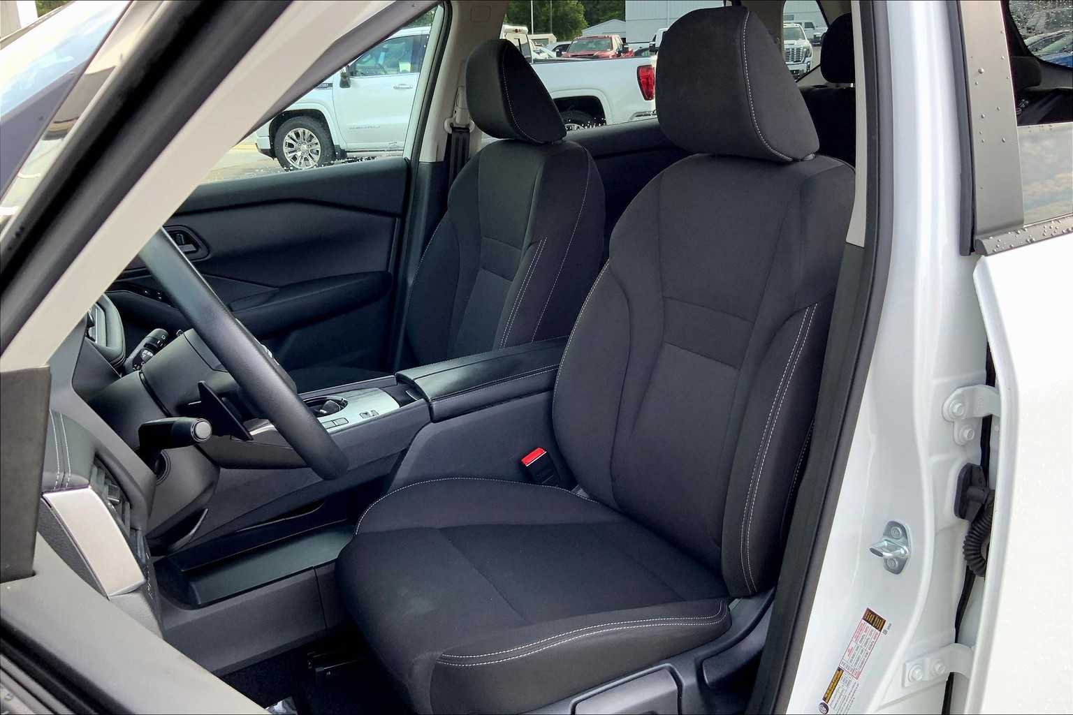 2024 Nissan Rogue S photo 7