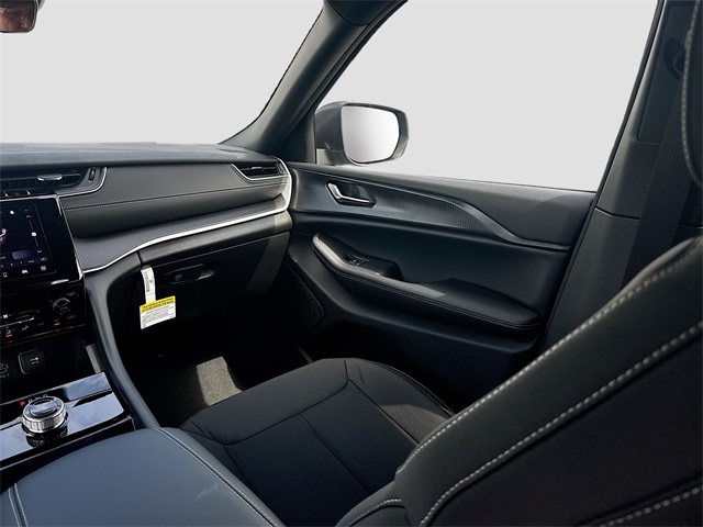 2025 Jeep Grand Cherokee Laredo photo 19