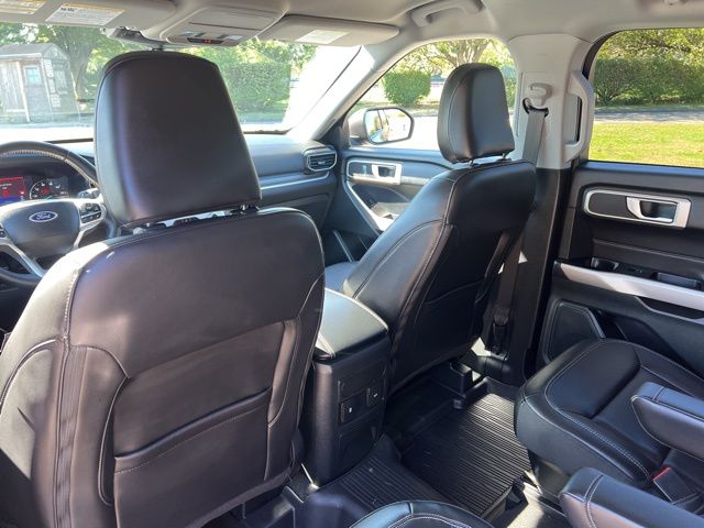 2023 Ford Explorer XLT photo 26