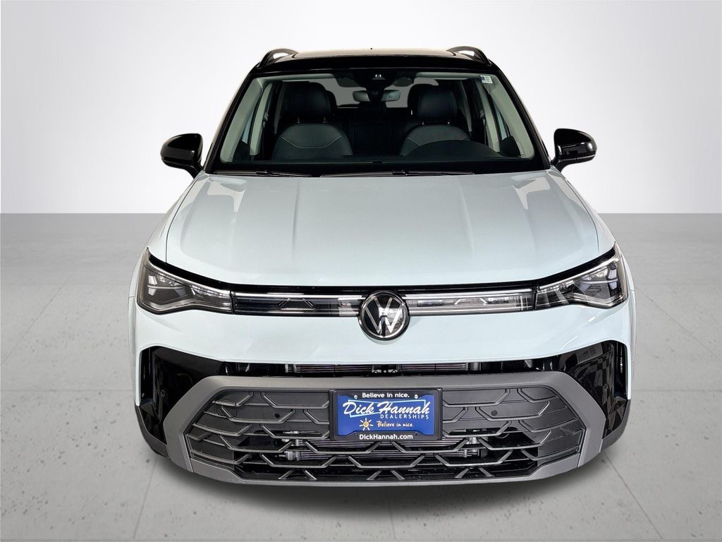 2025 Volkswagen Taos SE photo 2