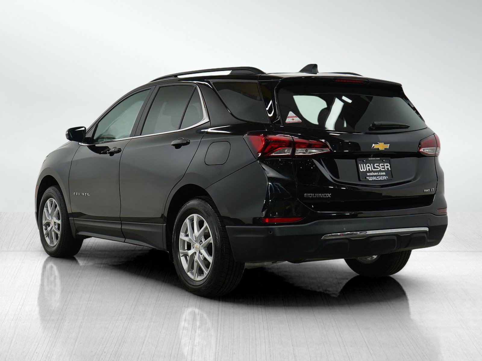 2024 Chevrolet Equinox LT photo 3