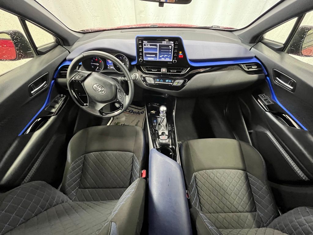 2020 Toyota C-HR XLE photo 12
