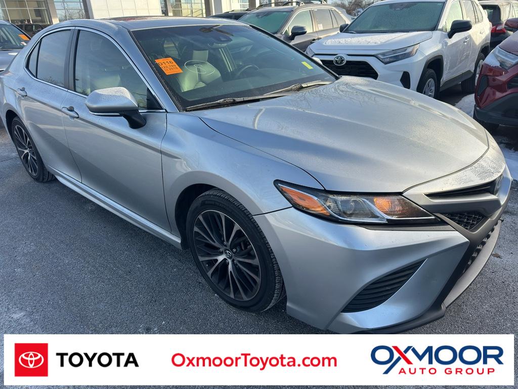 2018 Toyota Camry SE's photo