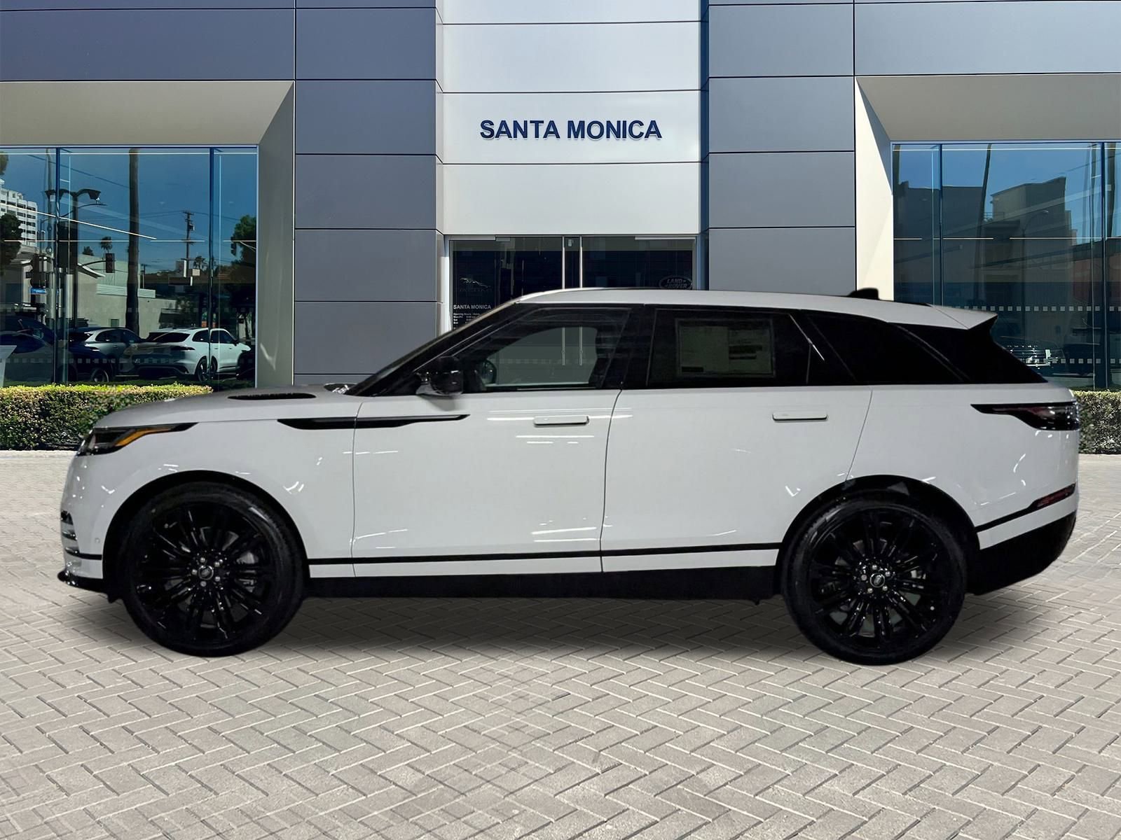 2026 Land Rover Range Rover Velar P250 Dynamic SE photo 4