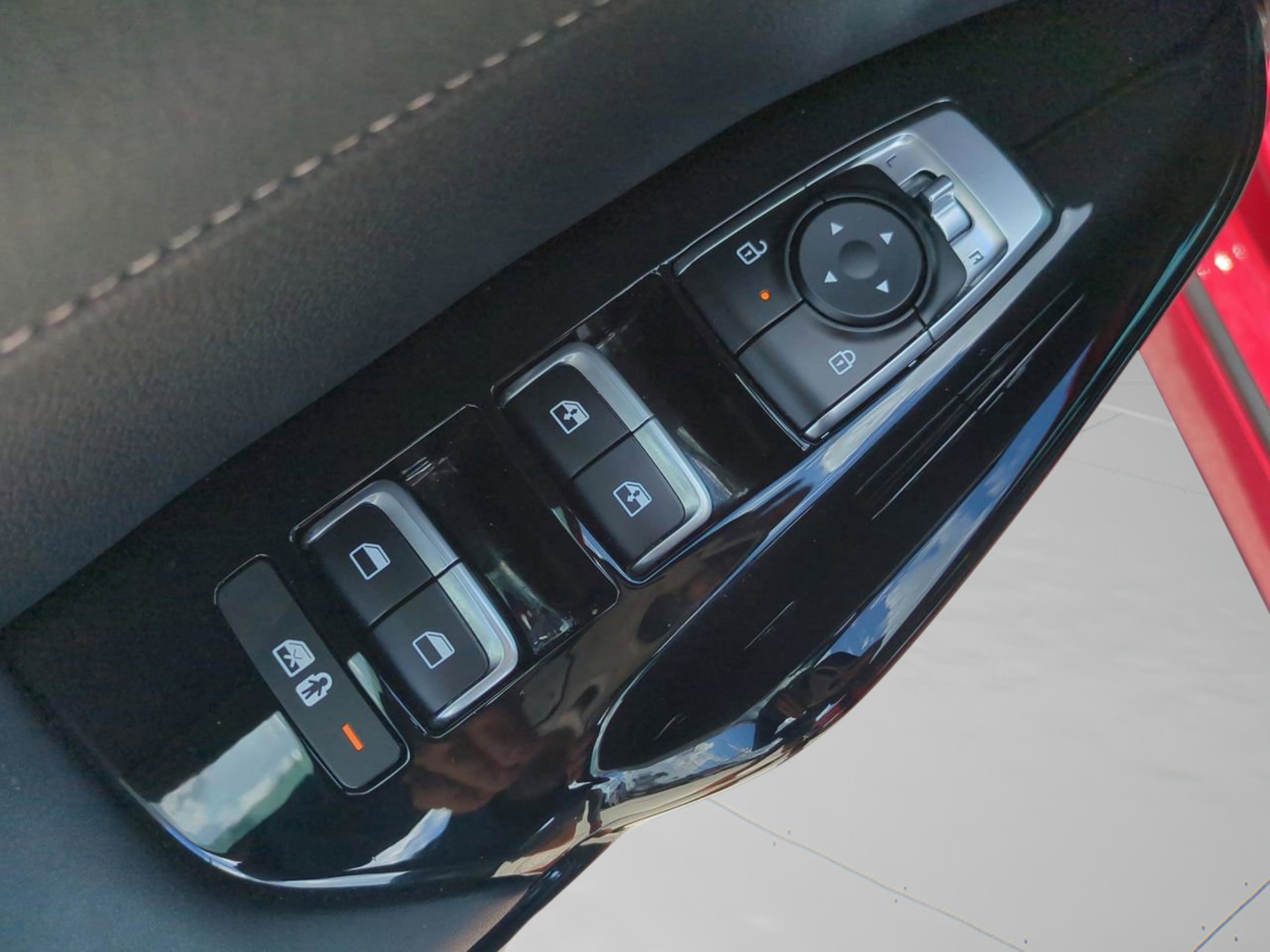 2025 Kia K5 GT-Line photo 25