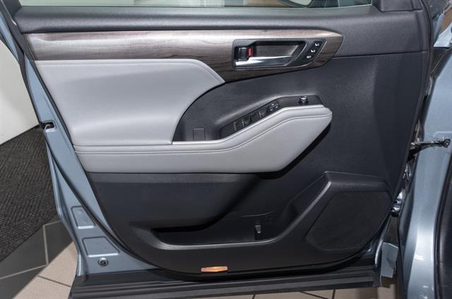 2021 Toyota Highlander Limited photo 6