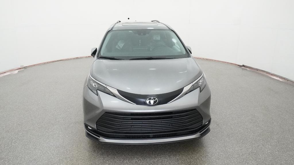 2026 Toyota Sienna XLE photo 2