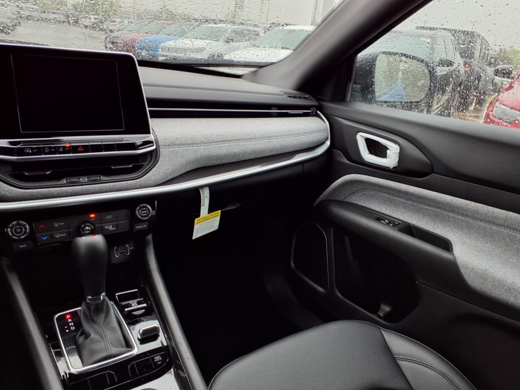 2025 Jeep Compass Latitude photo 12