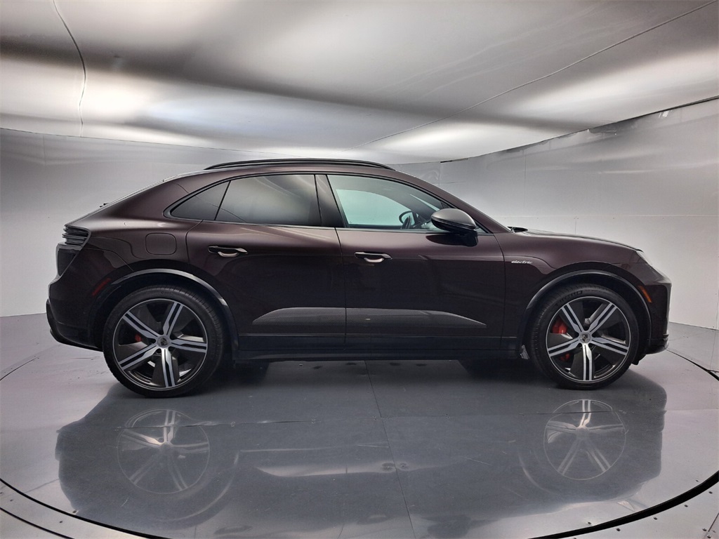 2024 Porsche Macan Electric Turbo photo 8
