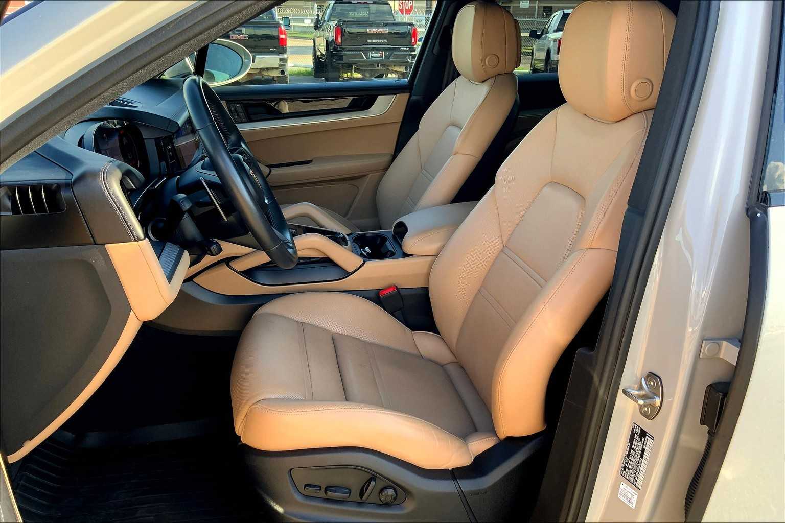 2024 Porsche Cayenne Coupe photo 14