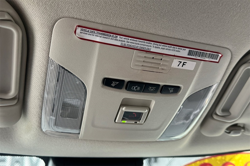 2022 Toyota Corolla LE photo 25