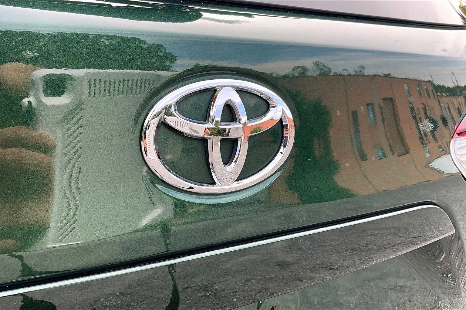 2022 Toyota Corolla Cross XLE photo 28