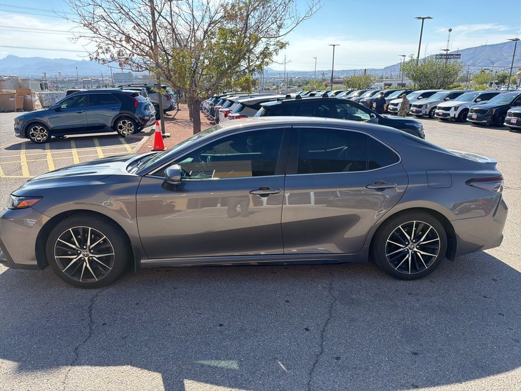 2024 Toyota Camry SE photo 3