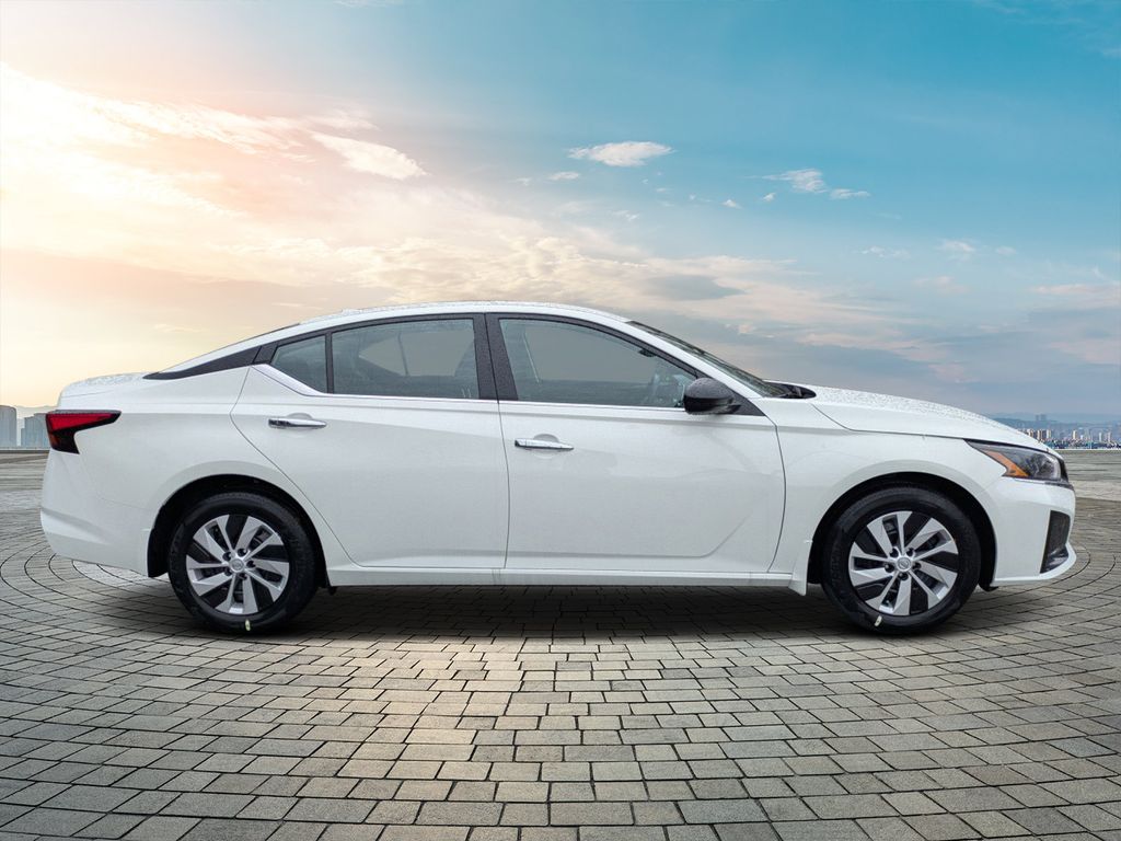 2025 Nissan Altima S photo 2