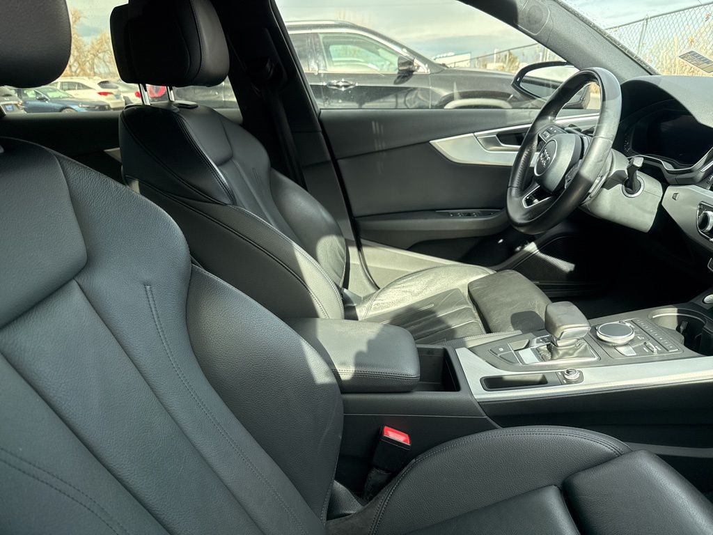 2017 Audi A4 2.0T Prestige photo 3