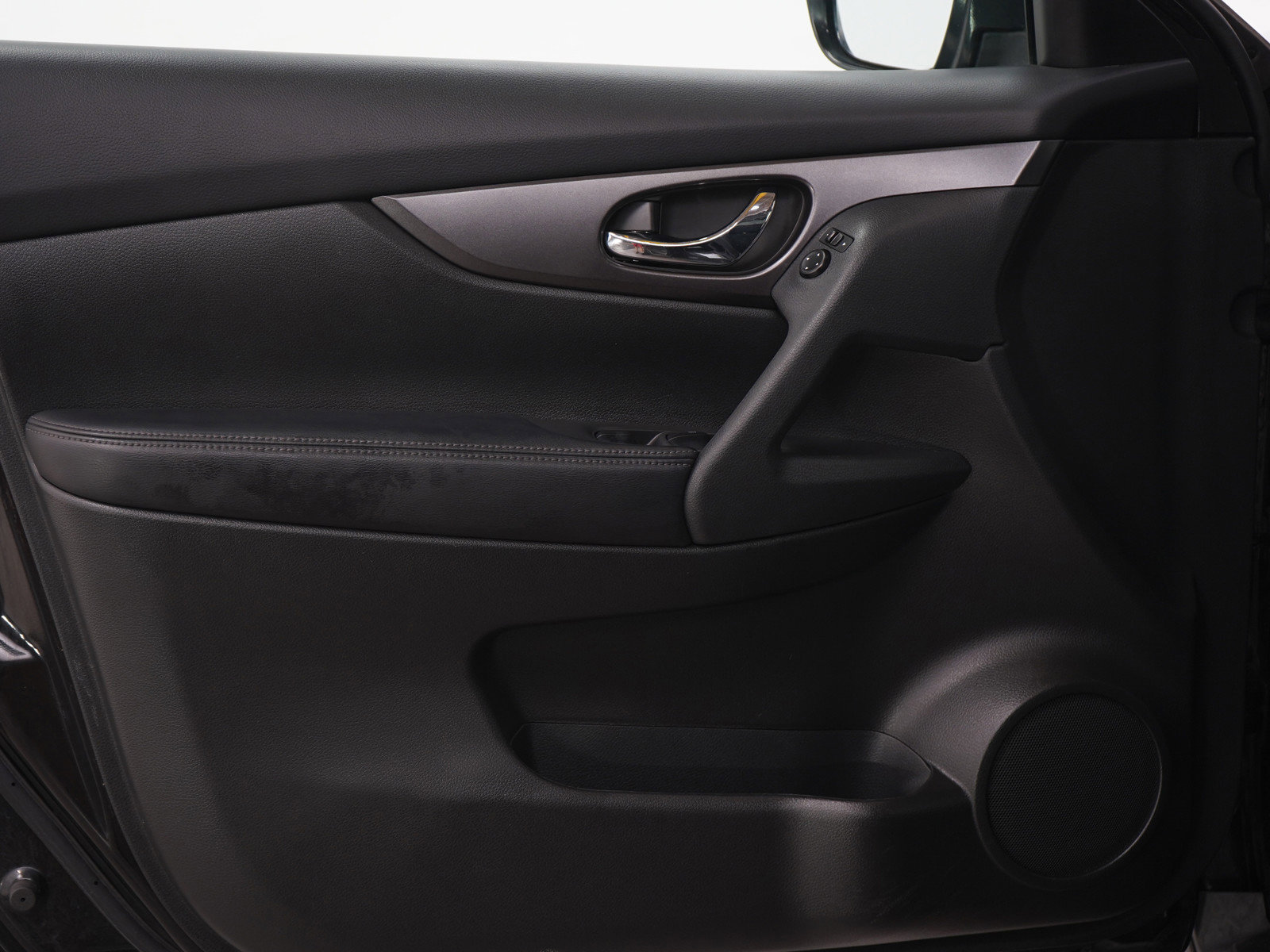 2016 Nissan Rogue SV photo 18