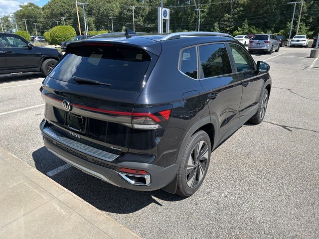2025 Volkswagen Taos SE photo 7