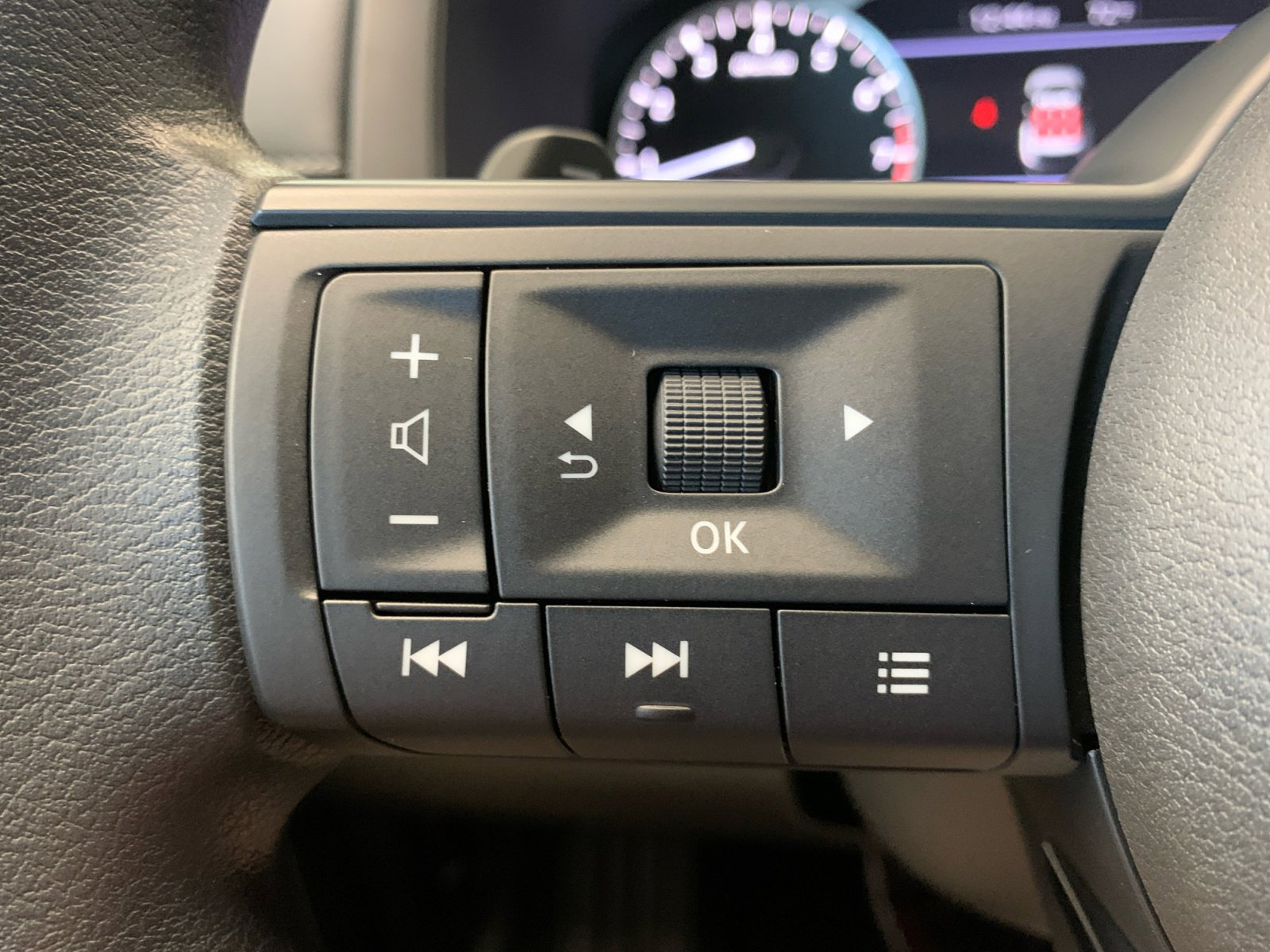2025 Nissan Pathfinder S photo 14