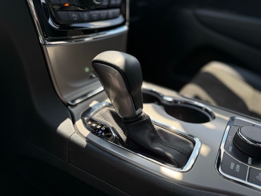 Used 2022 Red Jeep Laredo X image 23