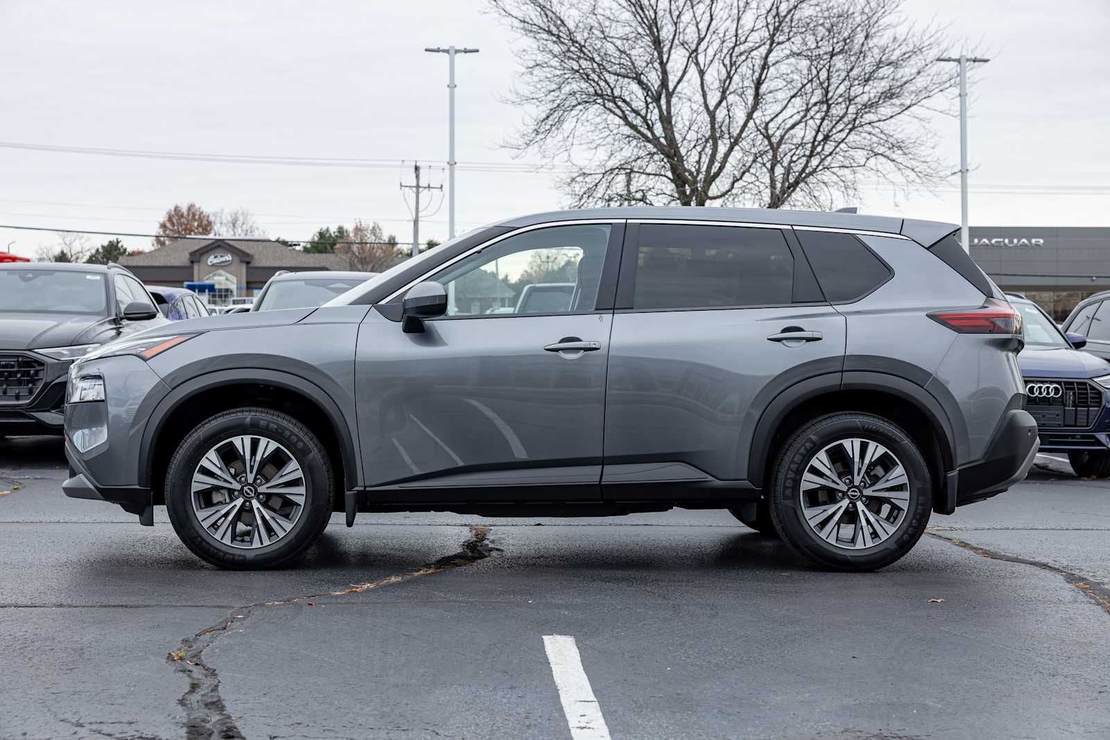 2023 Nissan Rogue SV photo 3