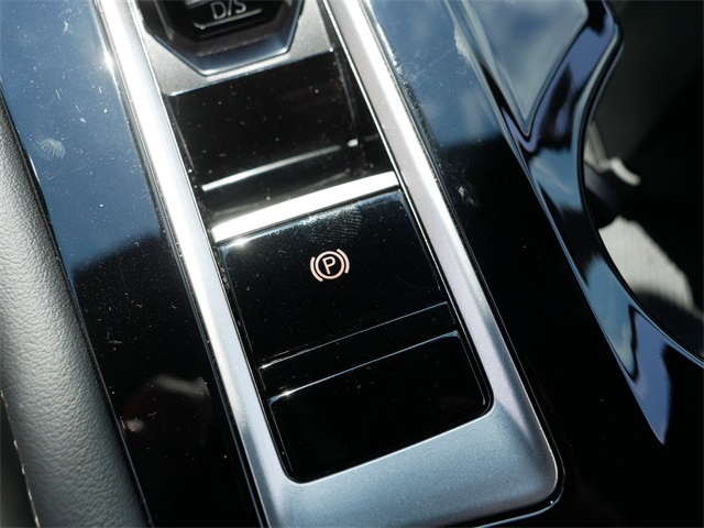 2024 Volkswagen Atlas Cross Sport SEL Premium R-Line photo 31