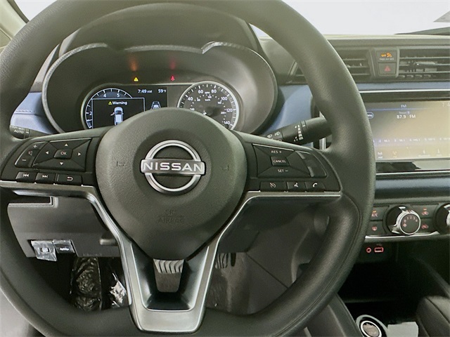 2025 Nissan Versa SV photo 14