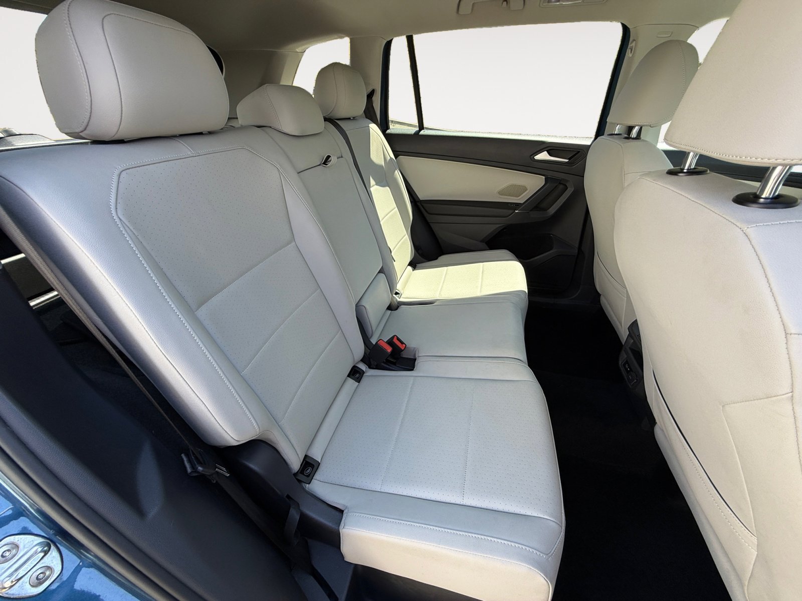2020 Volkswagen Tiguan SEL photo 17