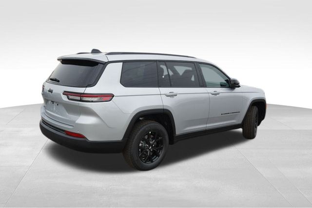2025 Jeep Grand Cherokee Altitude photo 2