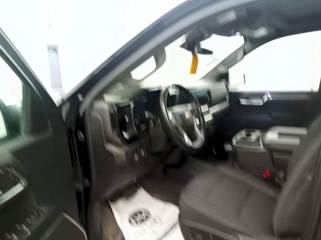 2023 Chevrolet Silverado 1500 LT photo 4