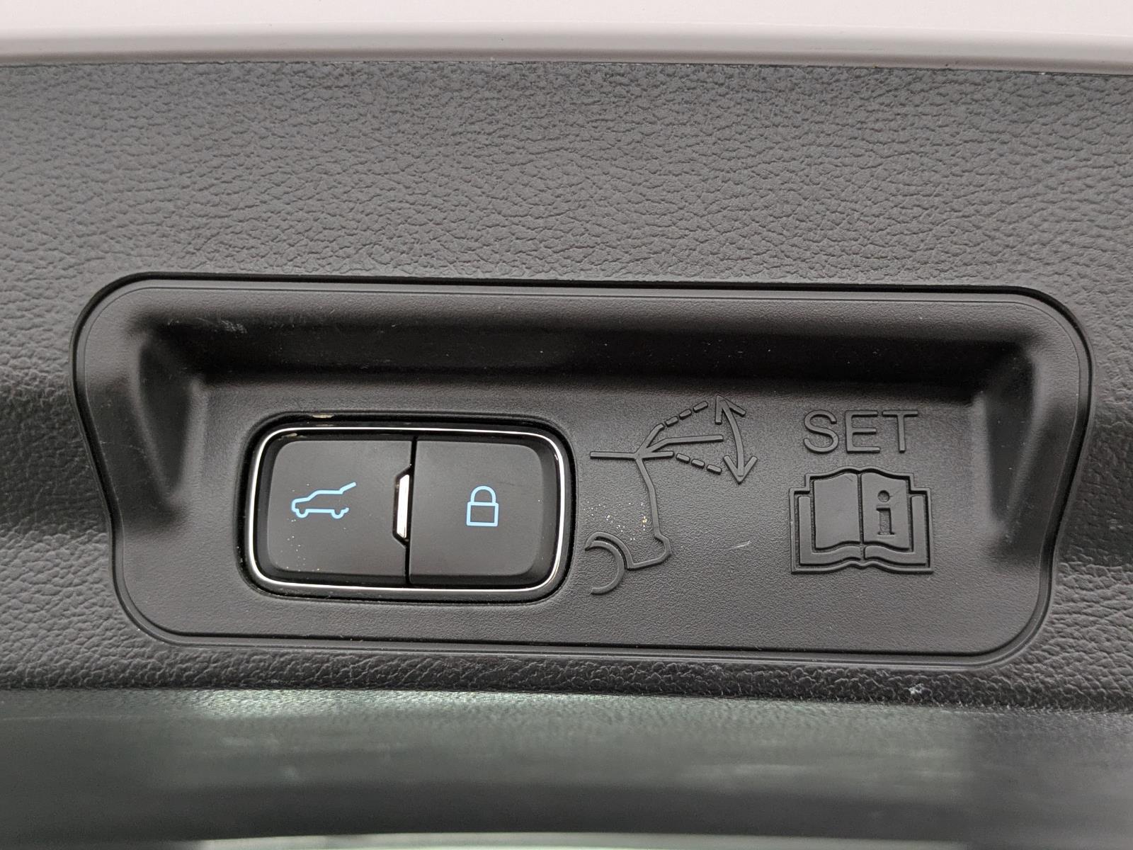 2021 Ford Explorer XLT photo 2