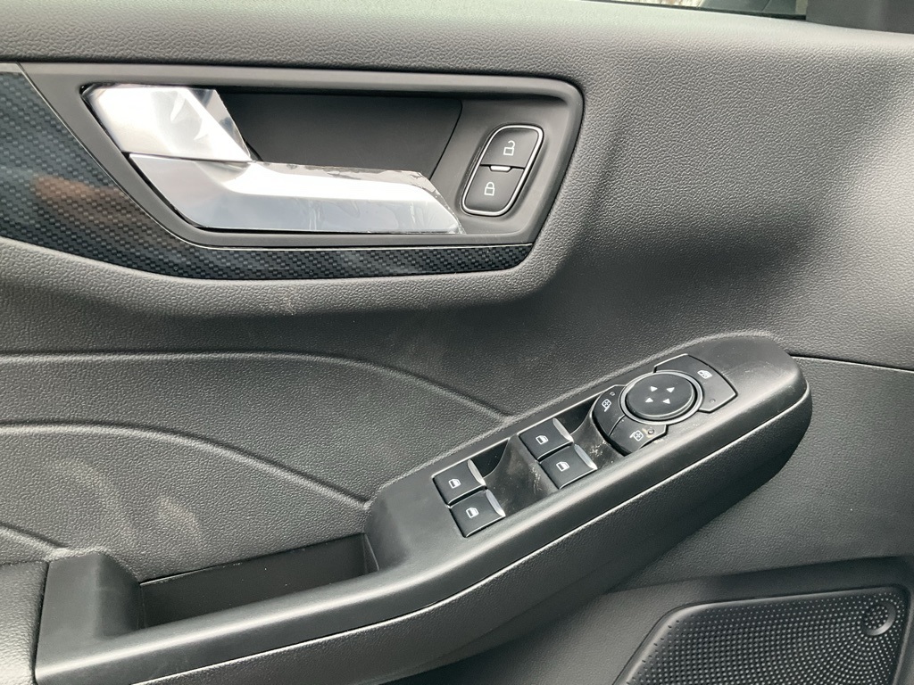 2026 Ford Escape Hybrid ST-Line Select photo 3