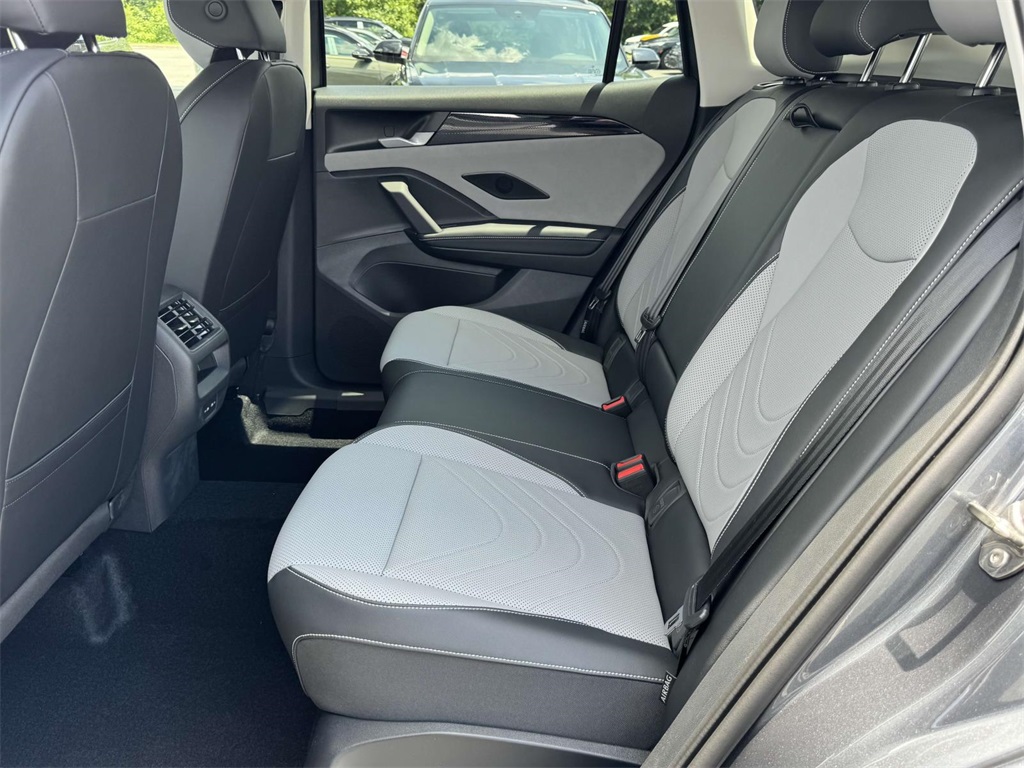 2025 Volkswagen Tiguan SE photo 14