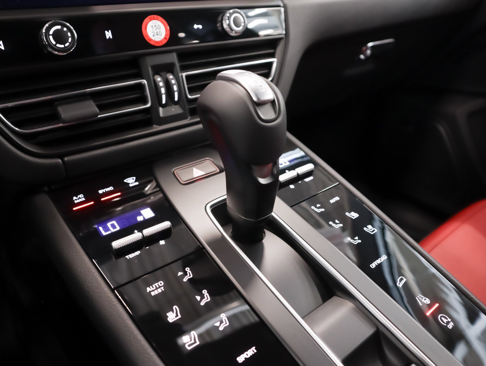 2025 Porsche Macan T photo 19
